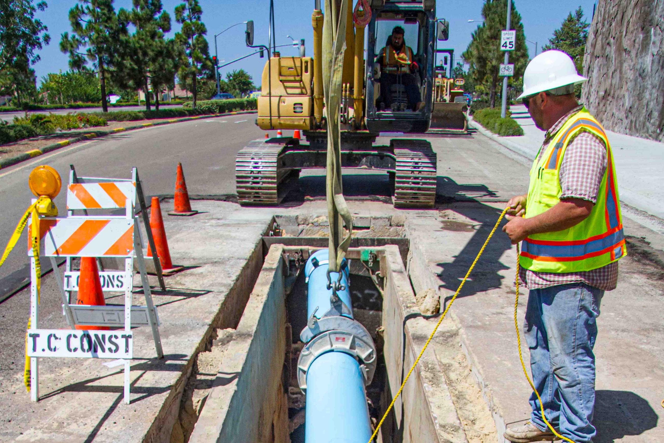 Camino Del Sur Recycled Water Conversion - large pipe being lowered into trench